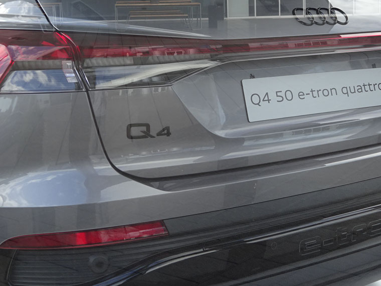 画像2: Audi純正リア用Q4ブラックエンブレム