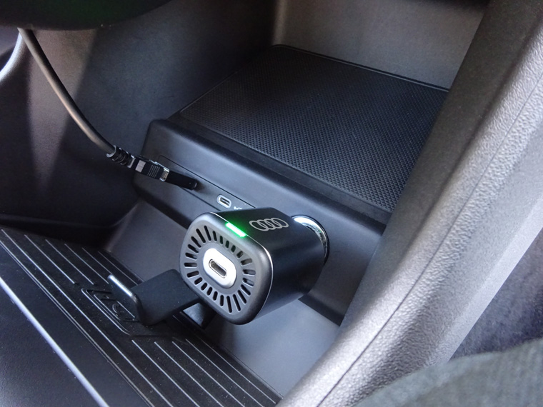 画像1: Audi純正USBパワーチャージャー