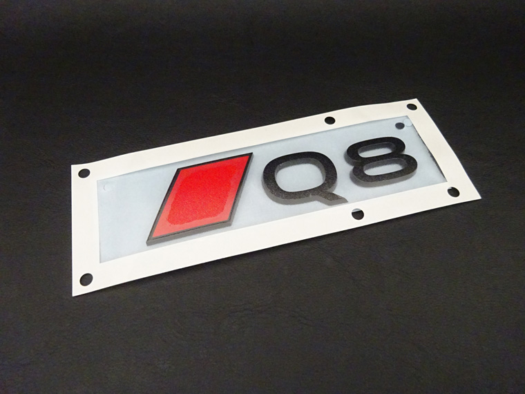 画像3: AudiAG純正Q8 e-tron用Q8 S lineブラックエンブレム