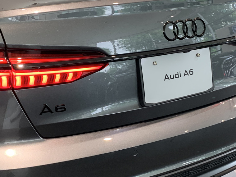 画像1: Audi純正リア用A6ブラックエンブレム