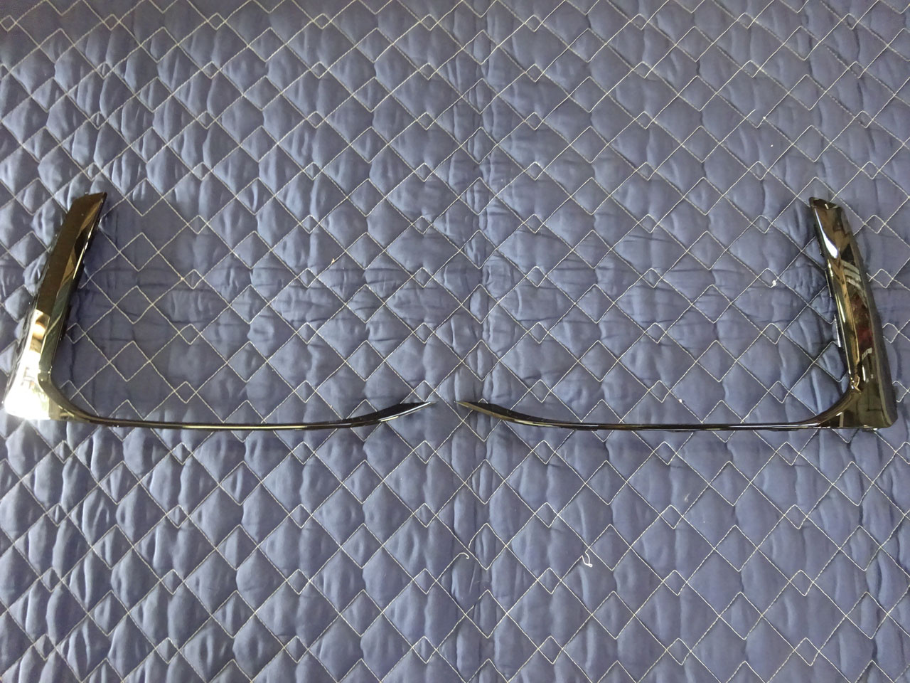 左右セットです
