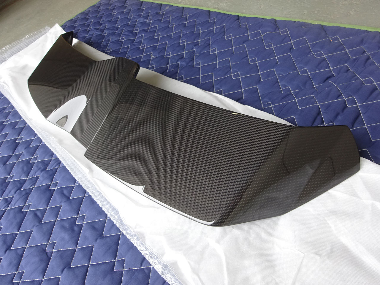 画像1: AudiAG純正RS 3/S3/A3 S lineスポーツバック専用カーボンルーフスポイラー