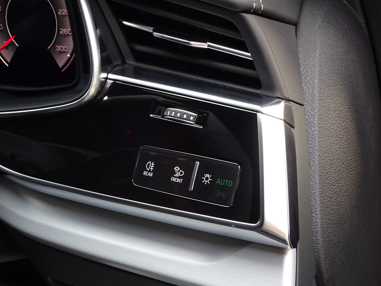 画像1: Audi純正Q8(F1)用ハイグロス静電容量式ヘッドライトスイッチ