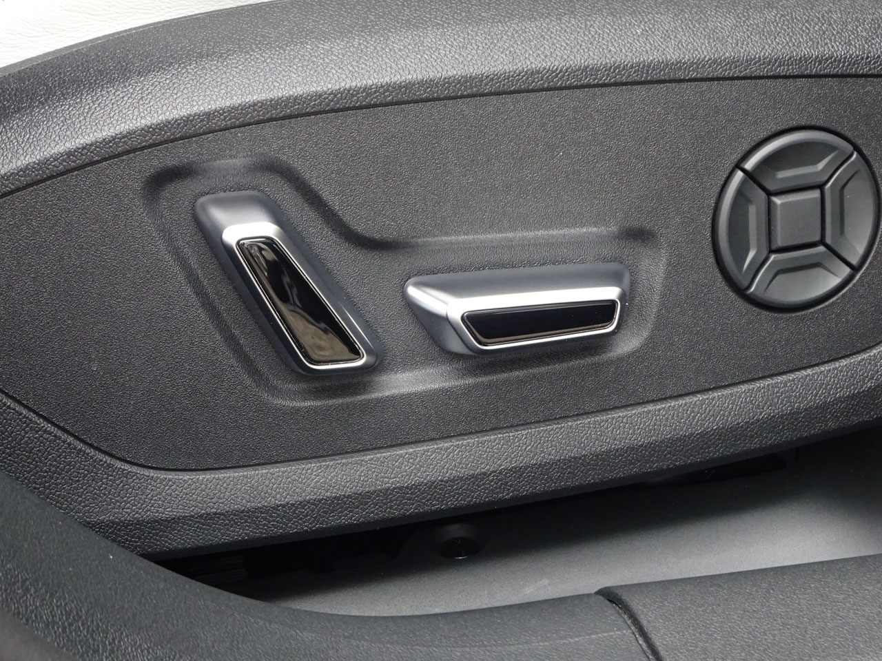 画像1: Audi純正A5(FU)用シルバー/ハイグロスパワーシートスイッチ