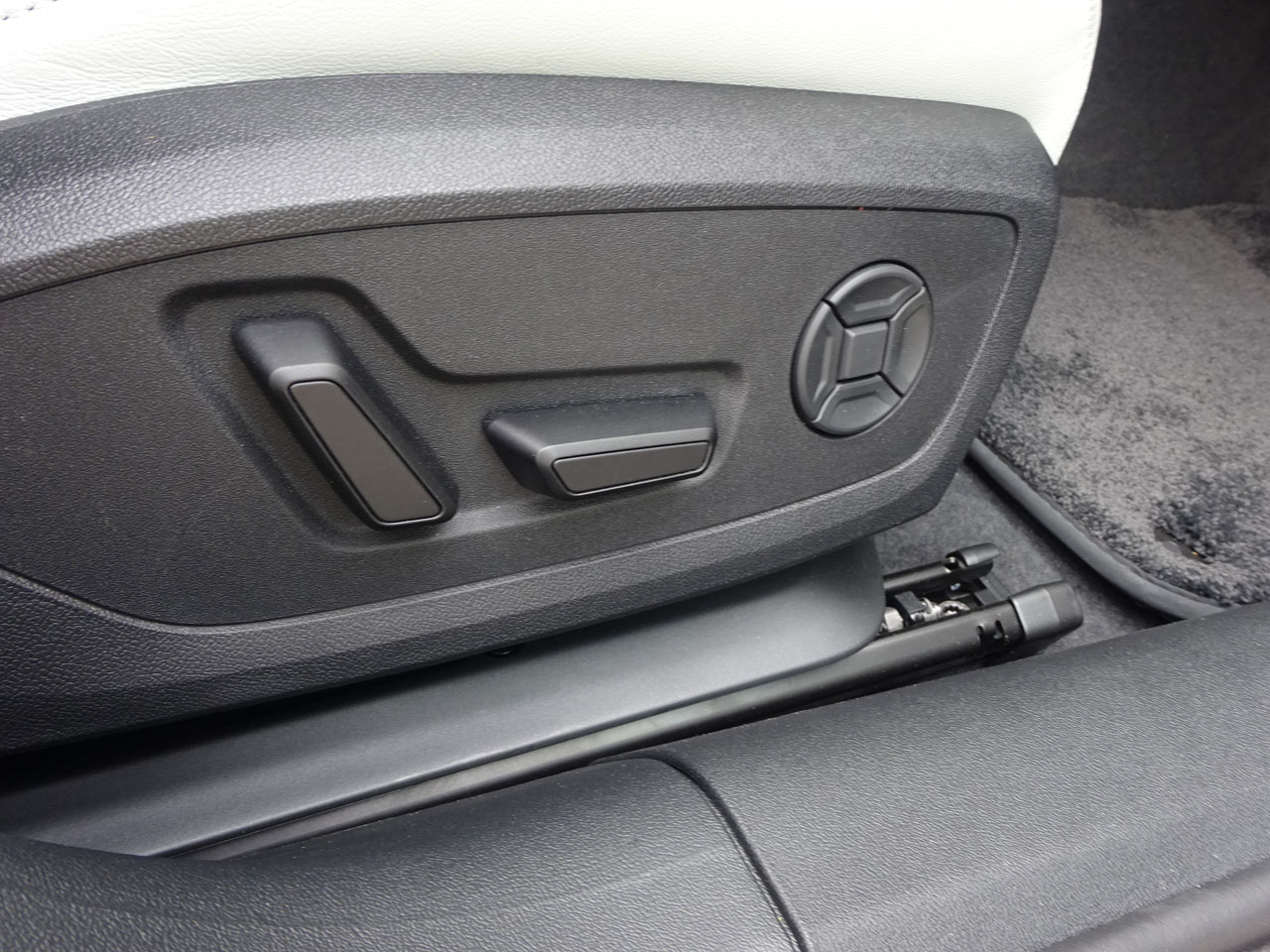 画像2: Audi純正A5(FU)用シルバー/ハイグロスパワーシートスイッチ