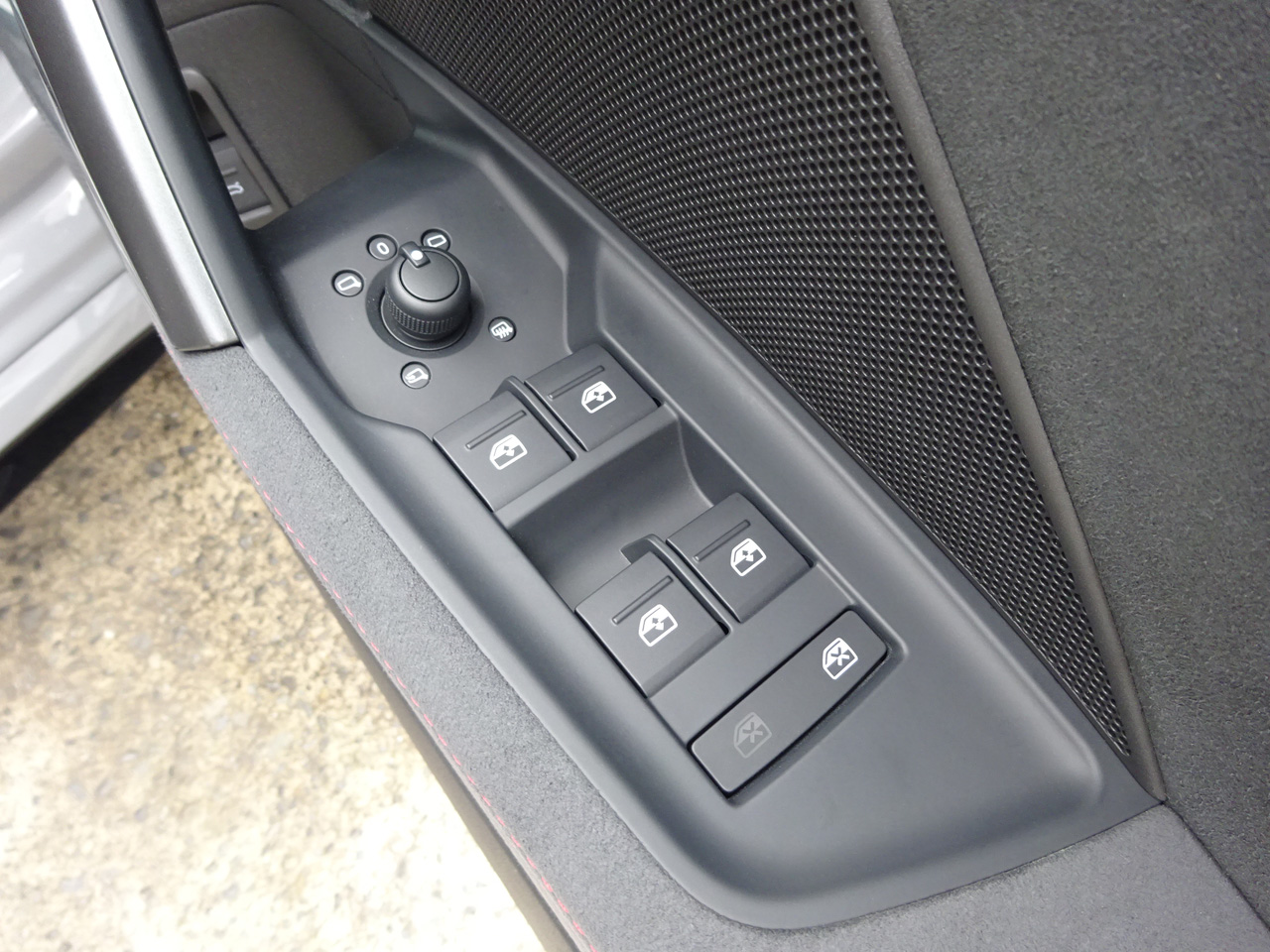 画像1: Audi純正FL後RS 3用ブラックミラーノブ/パワーウィンドウスイッチセット