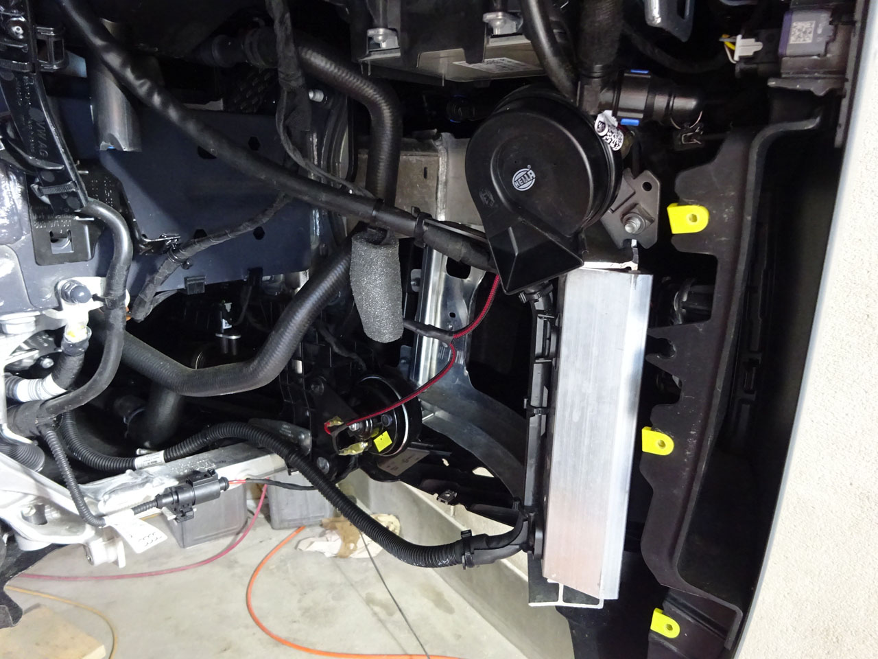 取付例(スポンジは付属しません)