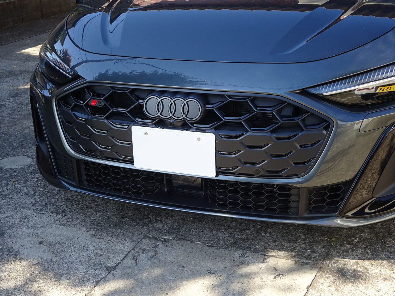 画像1: アウディ純正S5(FU)用Sロゴ付きフロントグリル