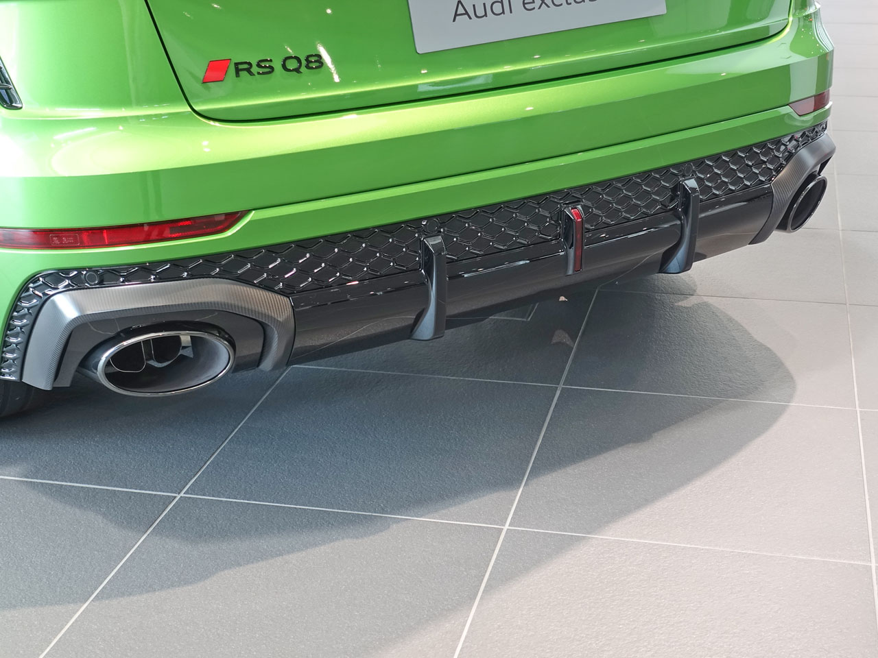 画像1: アウディ純正RS Q8 Performance用マットカーボンディフューザートリムセット