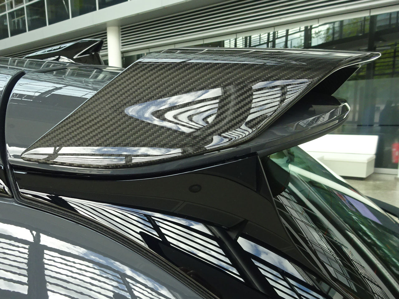 画像2: アウディ純正S Q6/Q6 SUV専用カーボンルーフスポイラー