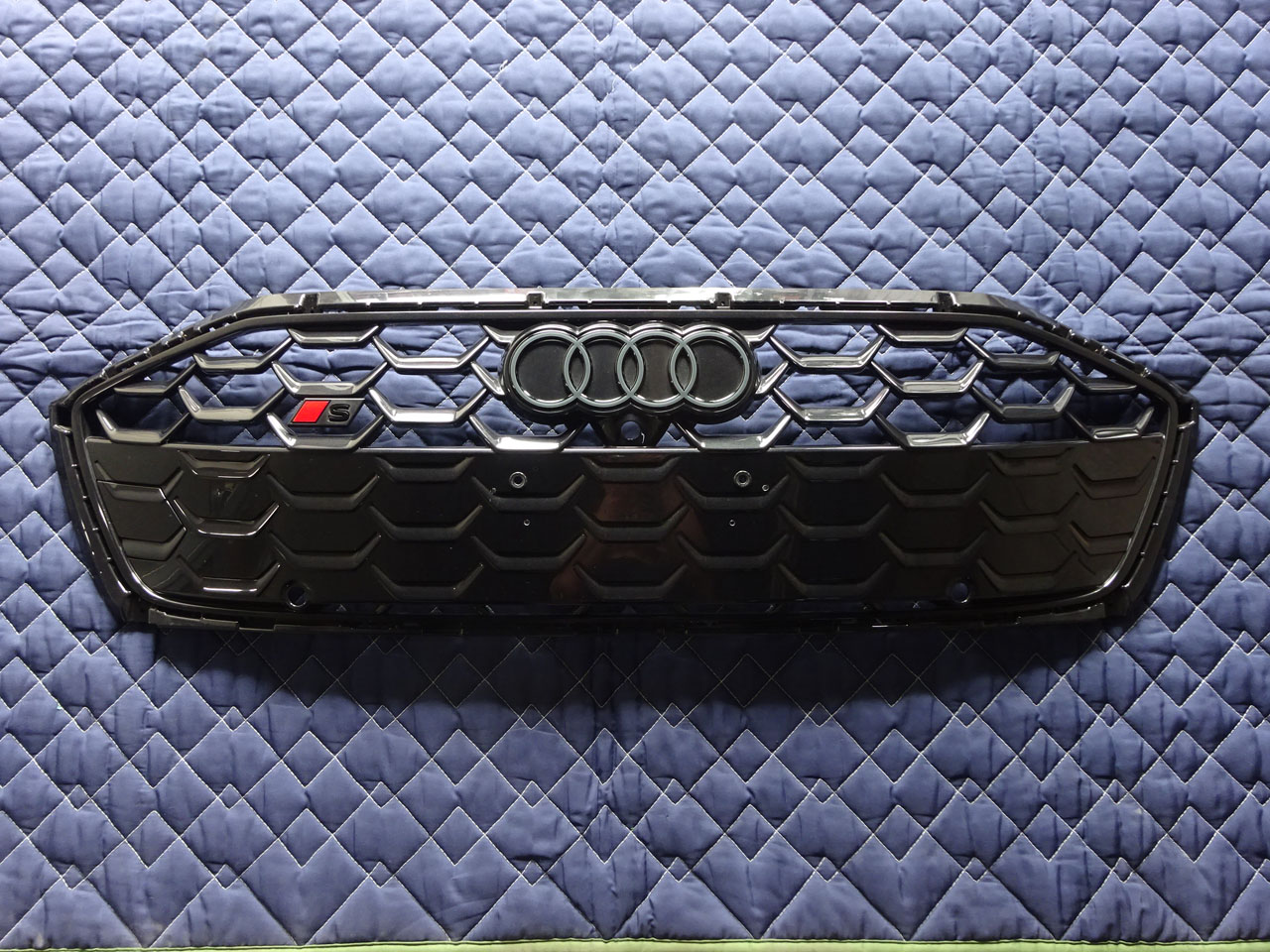 画像5: G-Speed+Audi純正A5(FU)用Sロゴグリルエンブレム