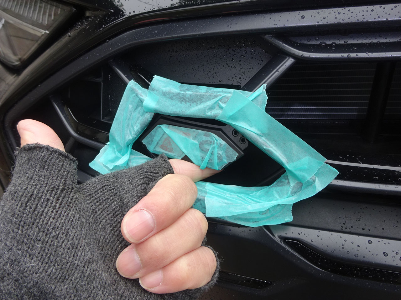 ブラケットが付いていたので、上に向かって差し込むだけ！