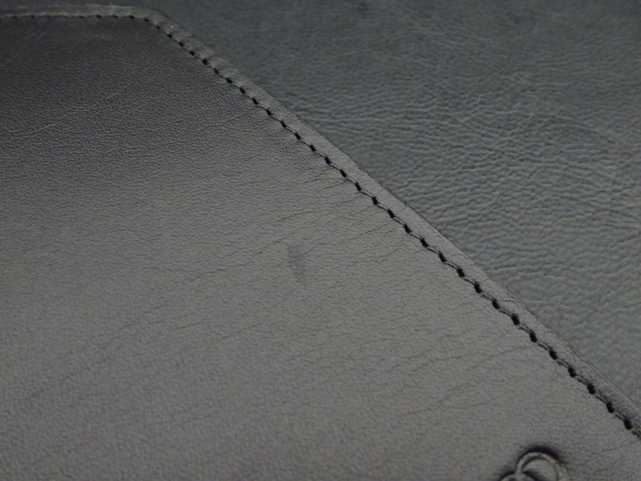 画像2: (絶版)AudiAG純正ハンドメイドナッパレザーラゲージタグ