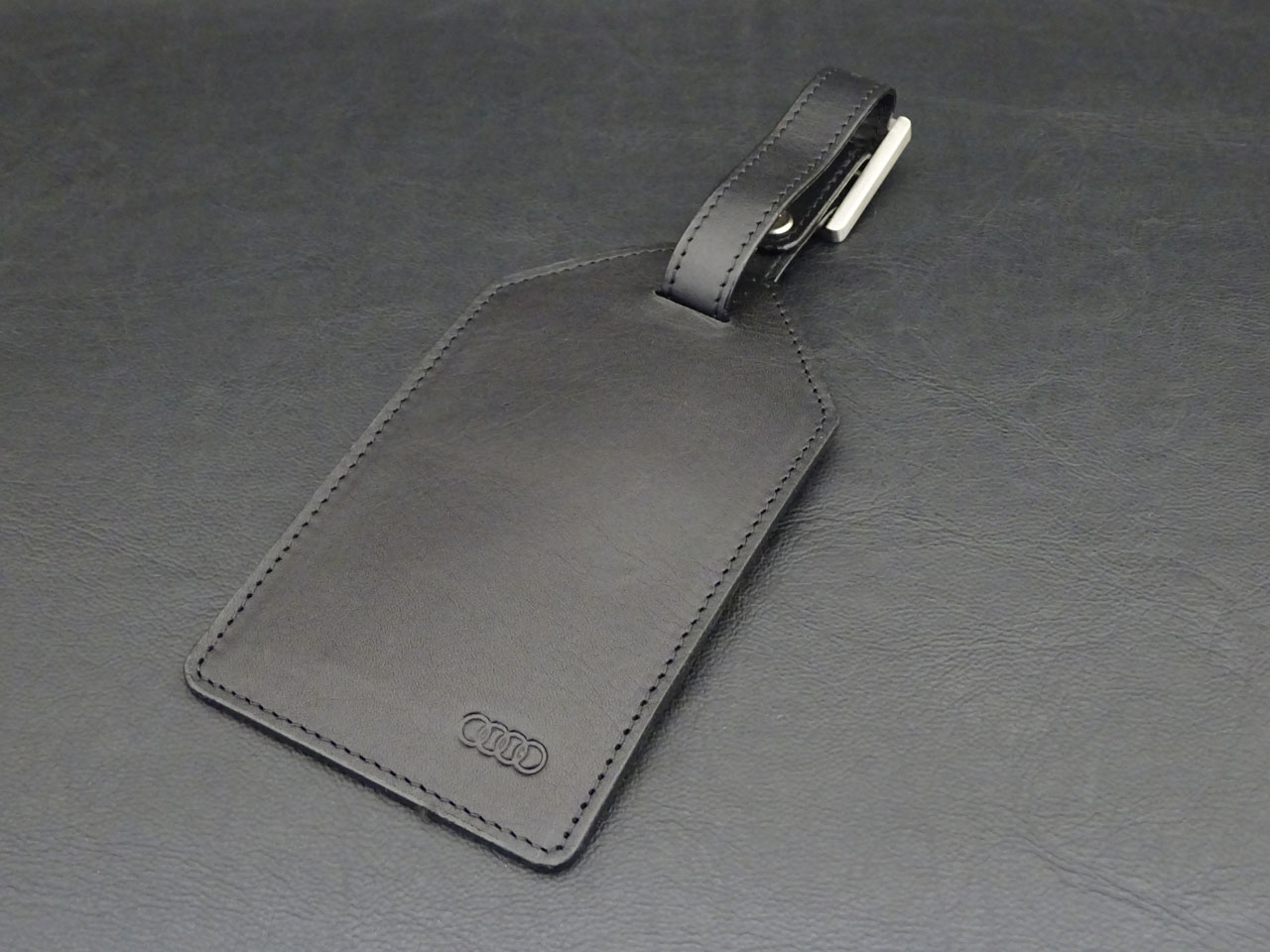 画像1: (絶版)AudiAG純正ハンドメイドナッパレザーラゲージタグ