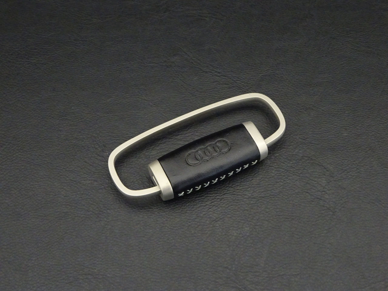 画像1: (絶版)Audi純正メタル/レザーキーリング