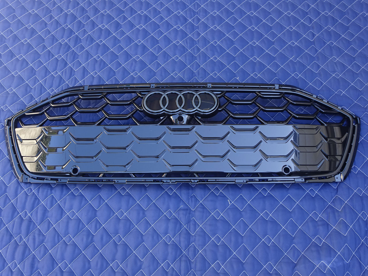 画像1: アウディ純正A5(FU)用グロスブラックラジエーターグリル