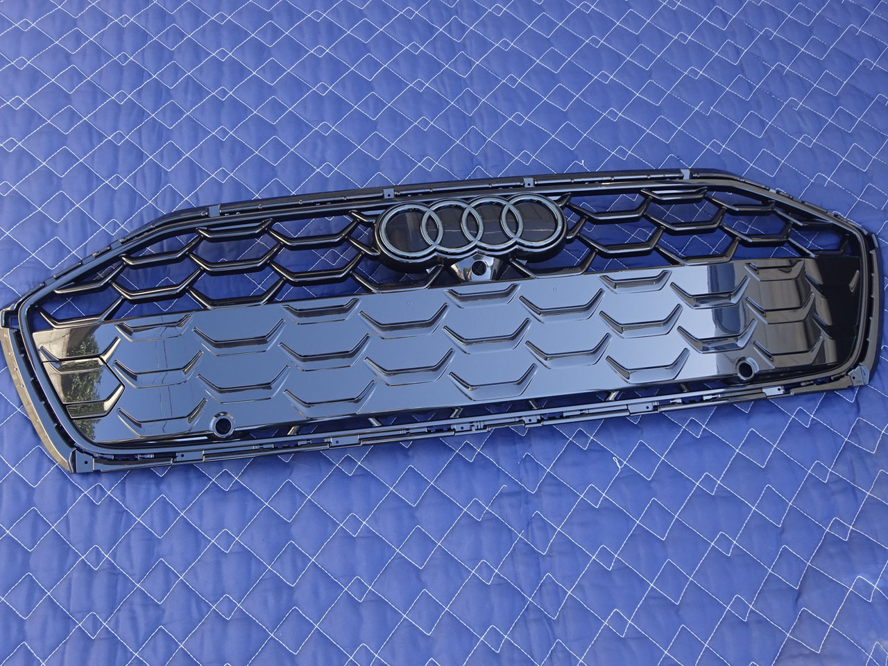 画像2: アウディ純正A5(FU)用グロスブラックラジエーターグリル