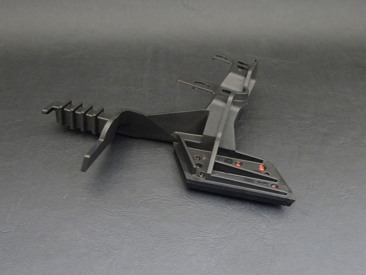 画像2: Audi純正S Q8/Q8FL(F1/4MN)フロントグリル用後付けSロゴエンブレム