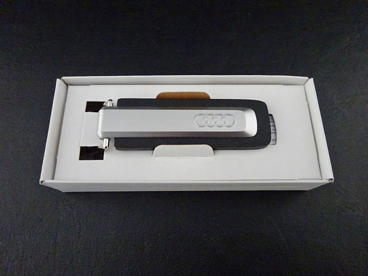 画像3: Audi純正2026年モデルフォーリングスレザーキーリング
