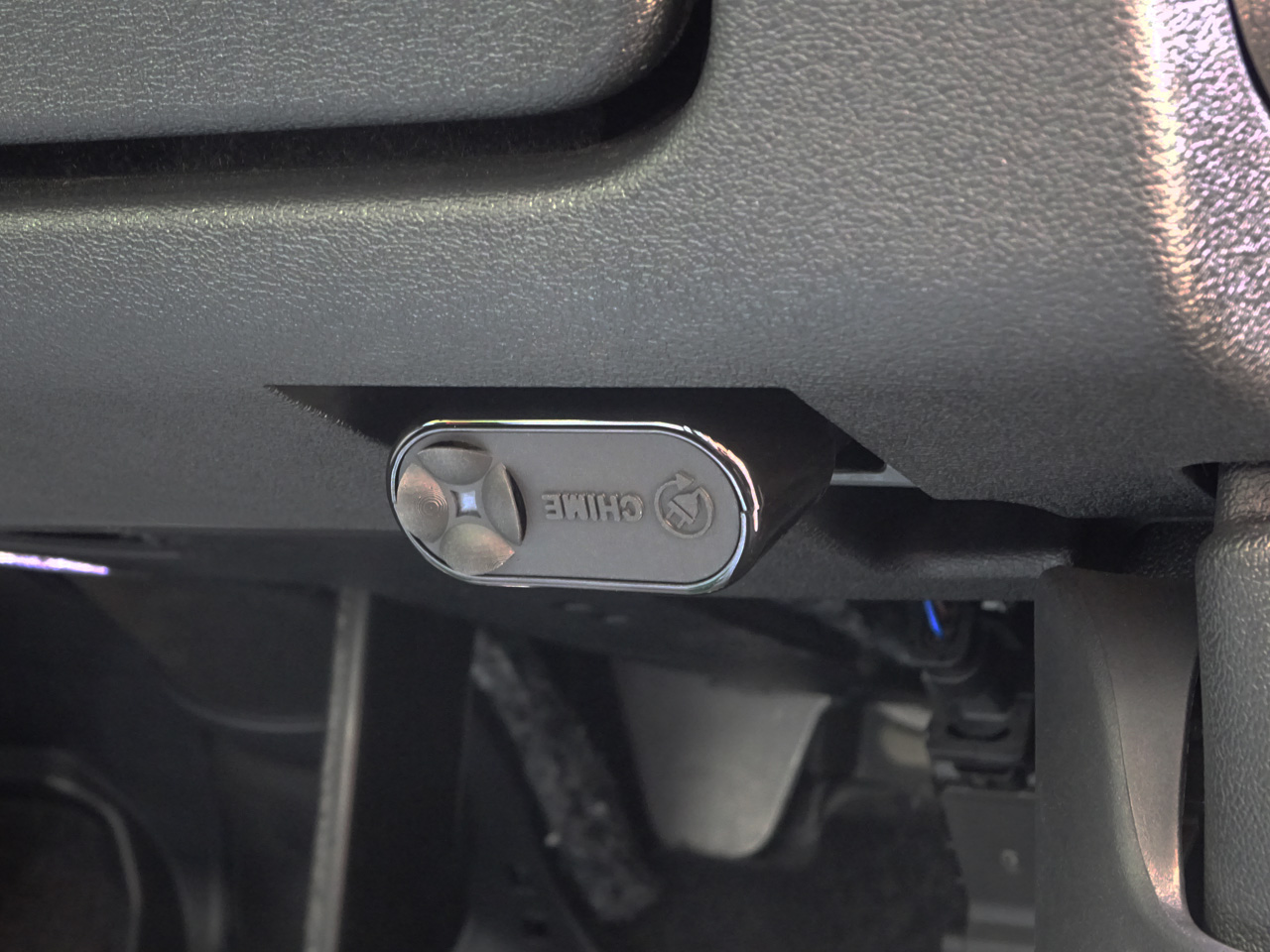 OBDポートに挿して使用します