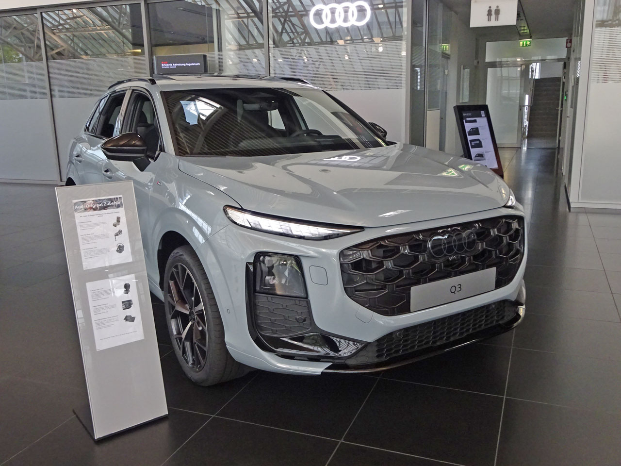 新しいQ3にもOP採用