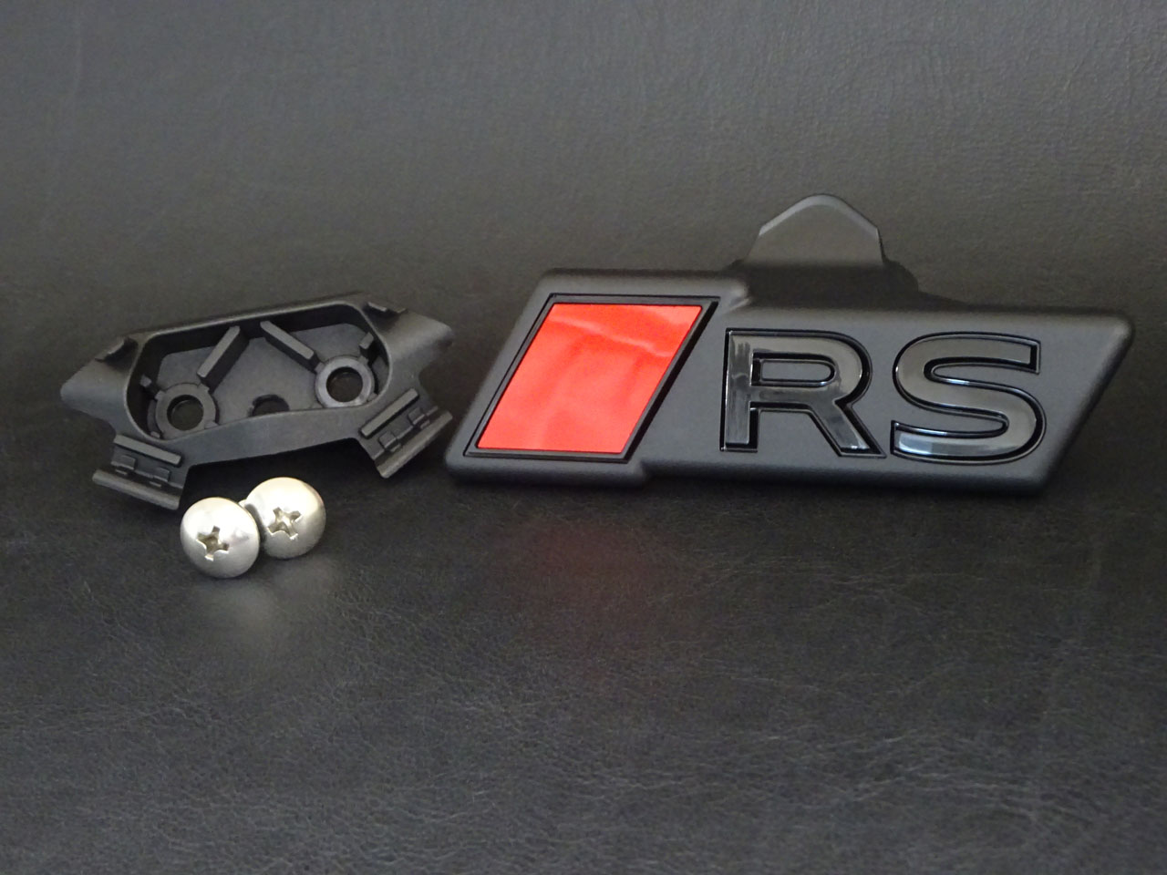 画像5: Audi純正FL後RS 3(GY/8Y)用RSロゴグリルエンブレム