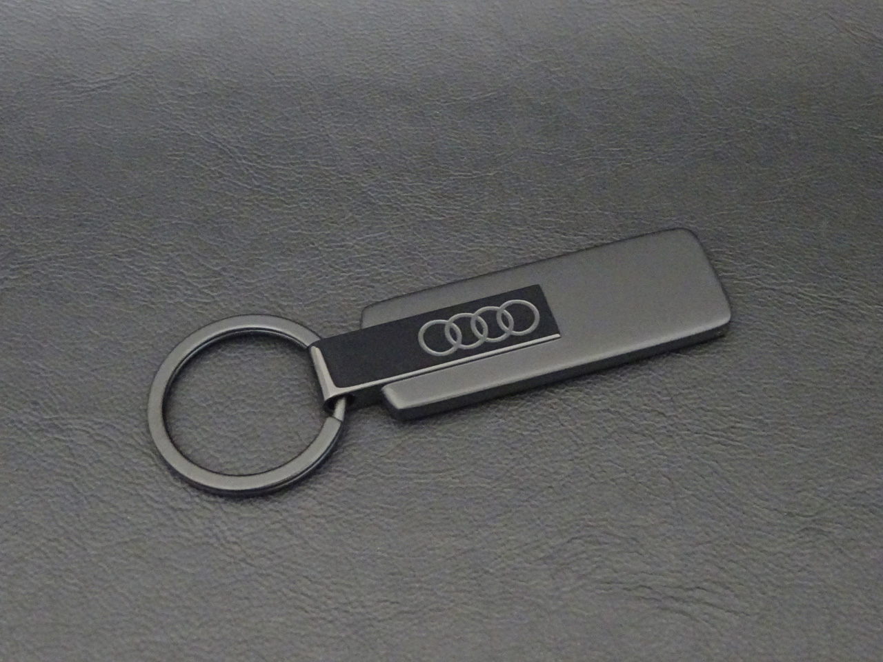 画像1: AudiAG純正2026年モデルステンレスキーリング・ブラック