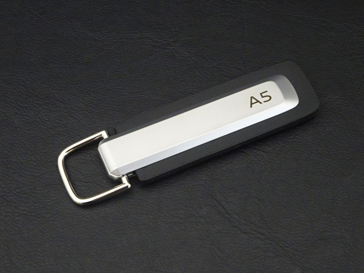 画像1: AudiAG純正2026年モデルA5ロゴレザーキーリング